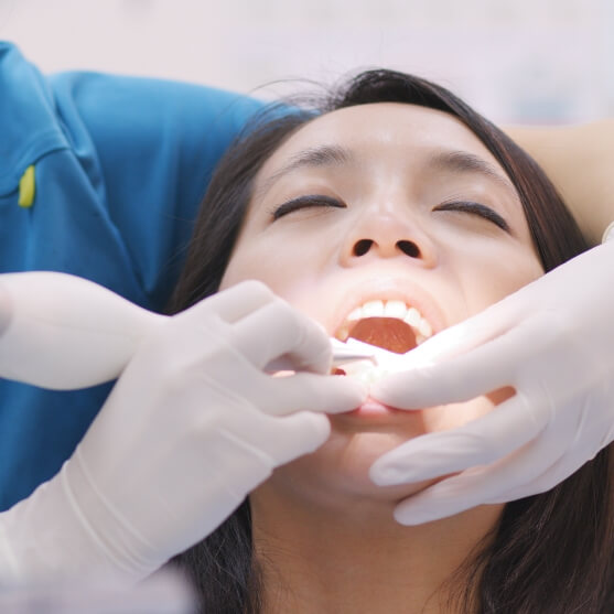 Animated smile during scaling and root planing treatment